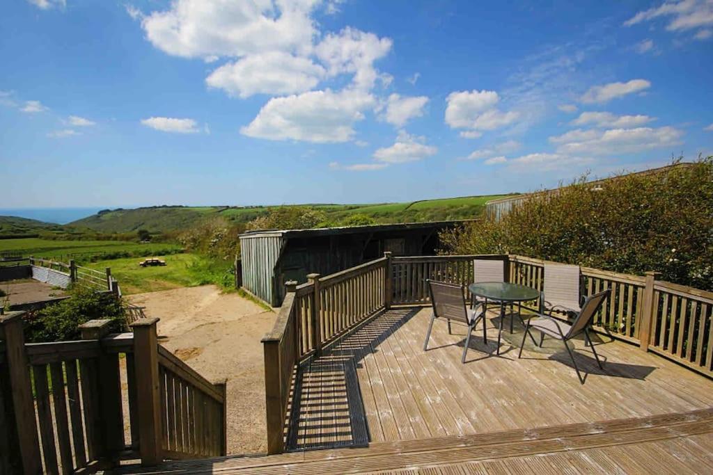 Spacious Cabin On Isolated Farm With Sea View Bude Exterior photo